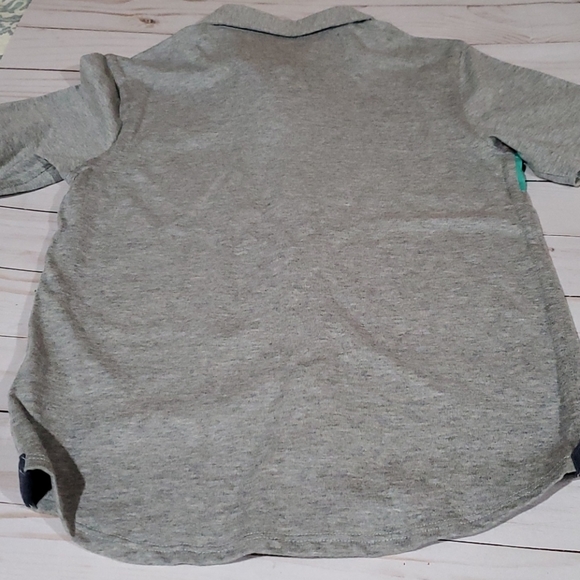 Boys Sz Sm Gap kids button down t-shirt - Picture 2 of 3